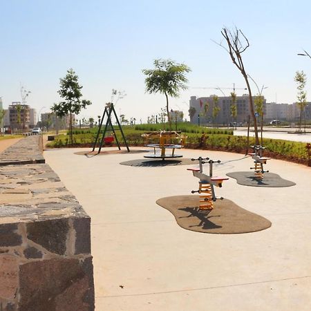 Apartment Ibn Baja Nador Parking Exterior foto