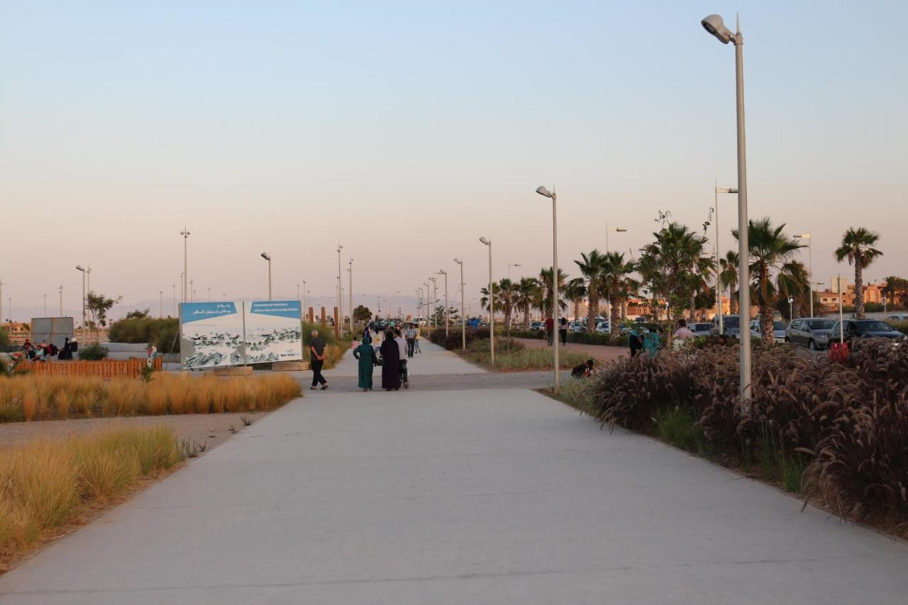 Apartment Ibn Baja Nador Parking Exterior foto