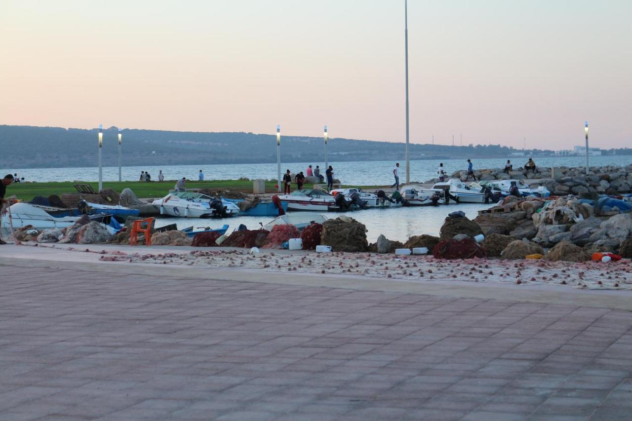 Apartment Ibn Baja Nador Parking Exterior foto