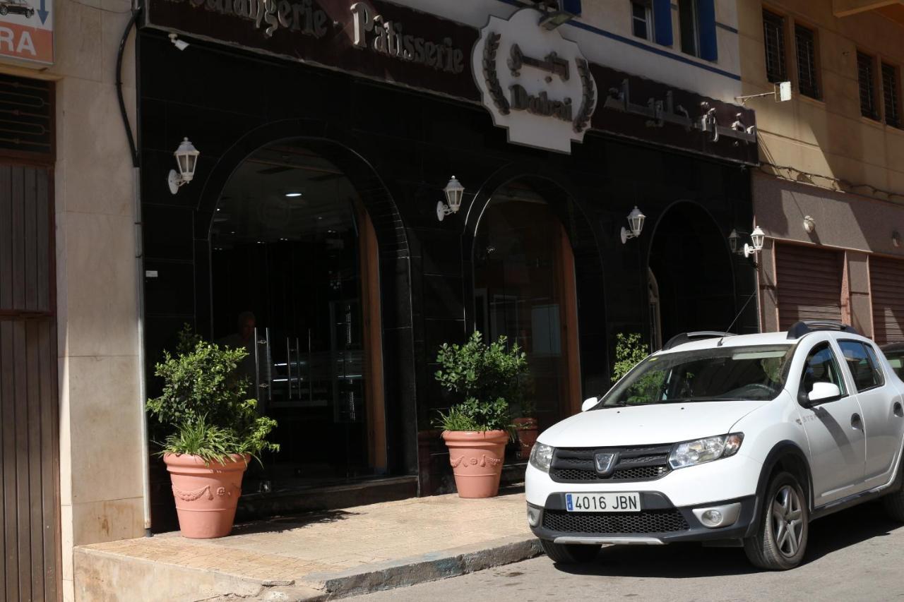 Apartment Ibn Baja Nador Parking Exterior foto