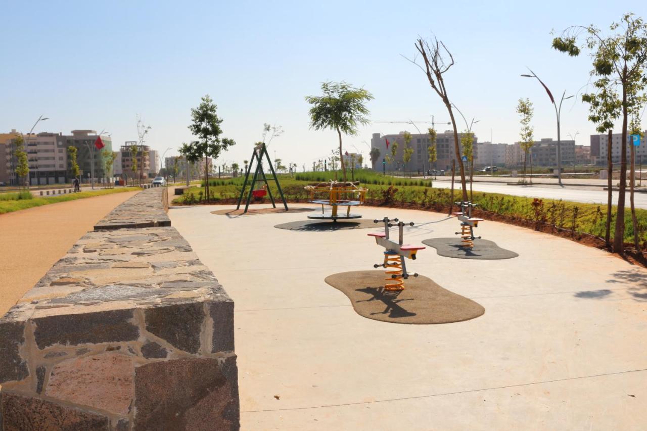 Apartment Ibn Baja Nador Parking Exterior foto