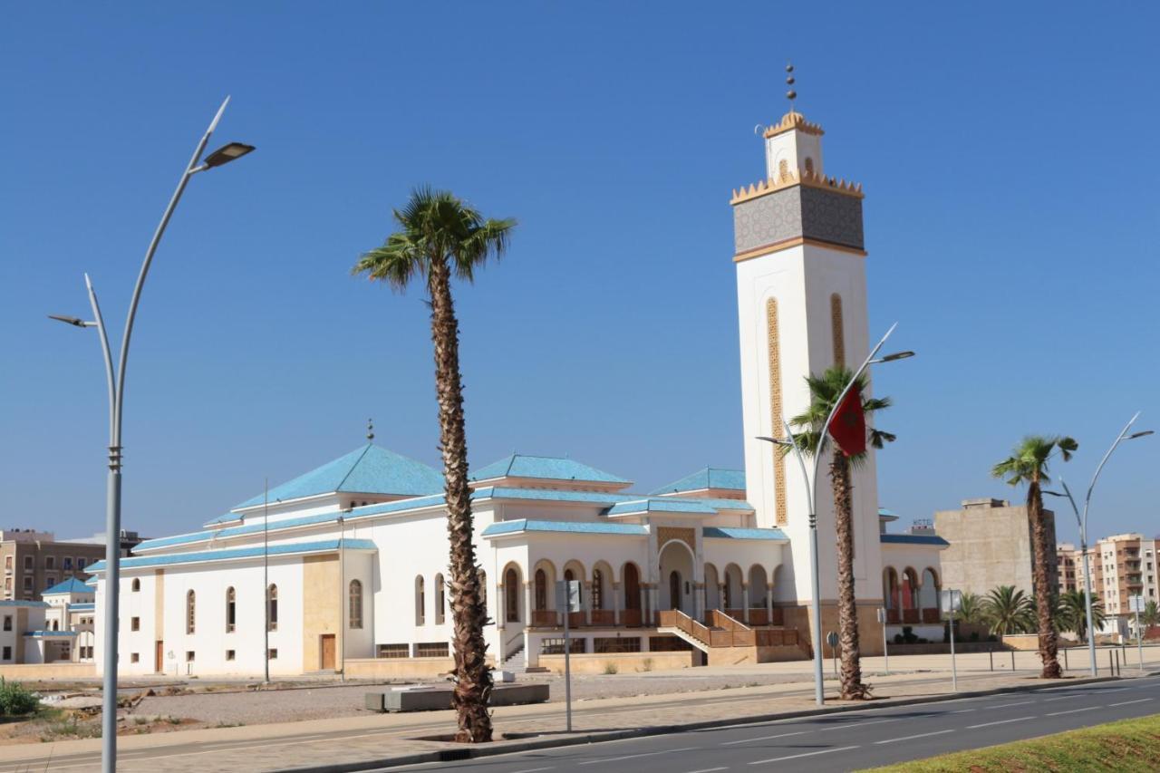Apartment Ibn Baja Nador Parking Exterior foto